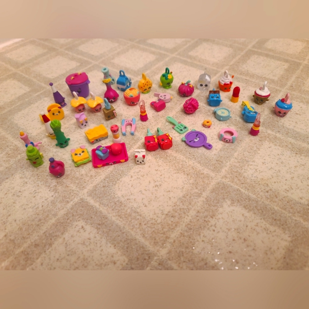 Shopkins Lot Moose Enterprises over 40 Figures Toys